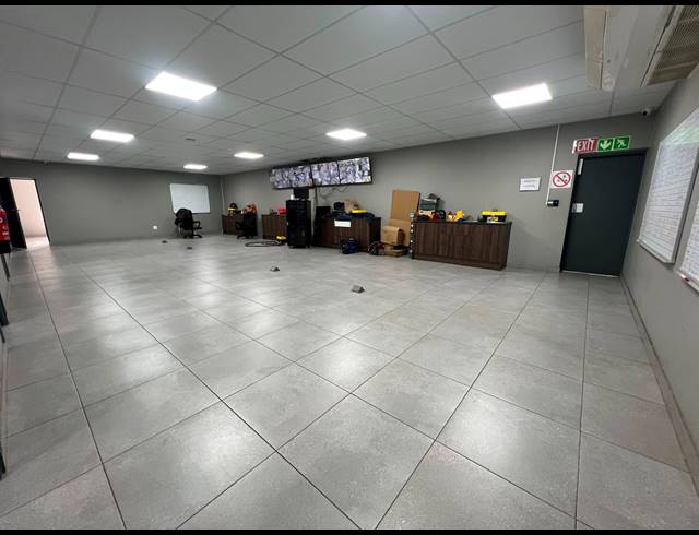 2,865M² WAREHOUSE TO LET IN KNOPJESLAAGTE